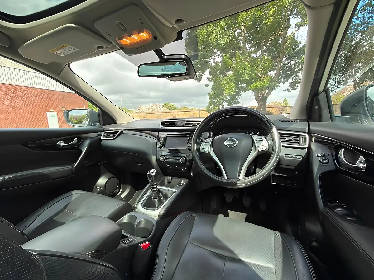Used 2014 Nissan Qashqai Tekna White - Interior and Exterior details 20