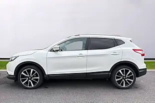 Used 2014 Nissan Qashqai Tekna White - Interior and Exterior details 4