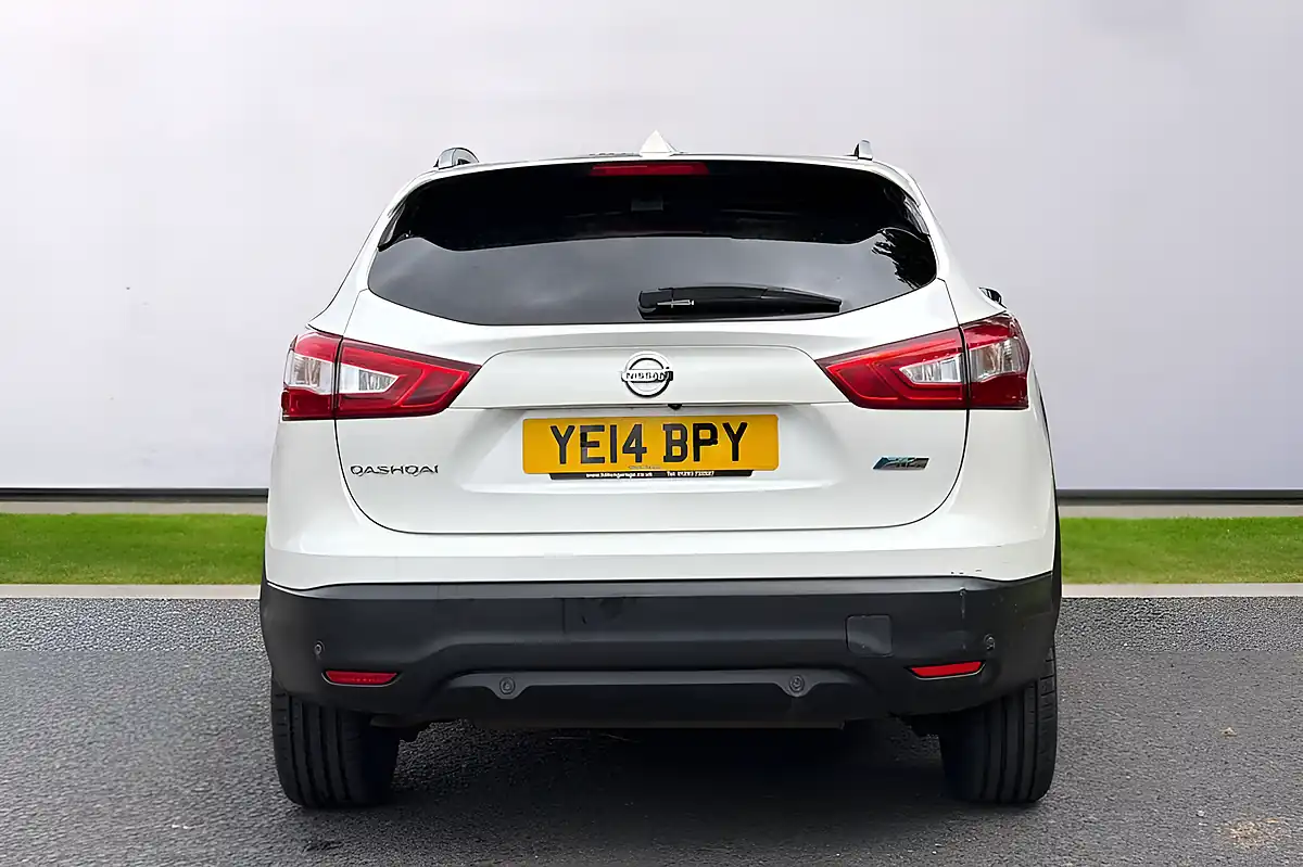 Used 2014 Nissan Qashqai Tekna White - Interior and Exterior details 6