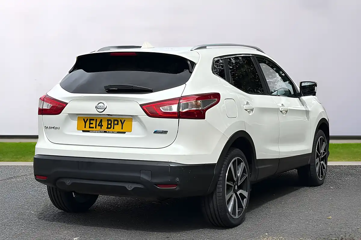 Used 2014 Nissan Qashqai Tekna White - Interior and Exterior details 7