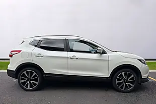 Used 2014 Nissan Qashqai Tekna White - Interior and Exterior details 8