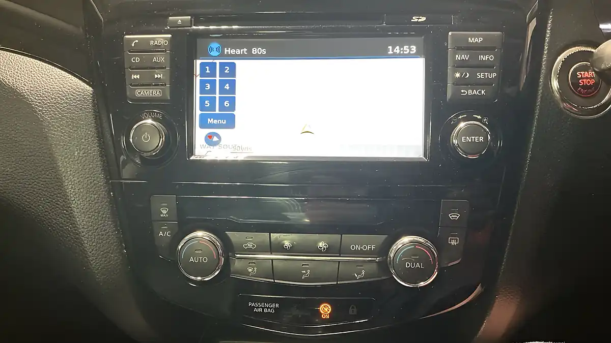 Used 2014 Nissan Qashqai Tekna White - Interior and Exterior details 10