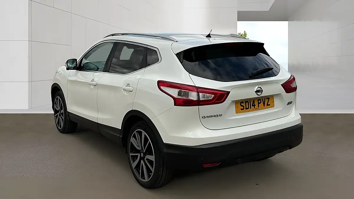 Used 2014 Nissan Qashqai Tekna White - Interior and Exterior details 3