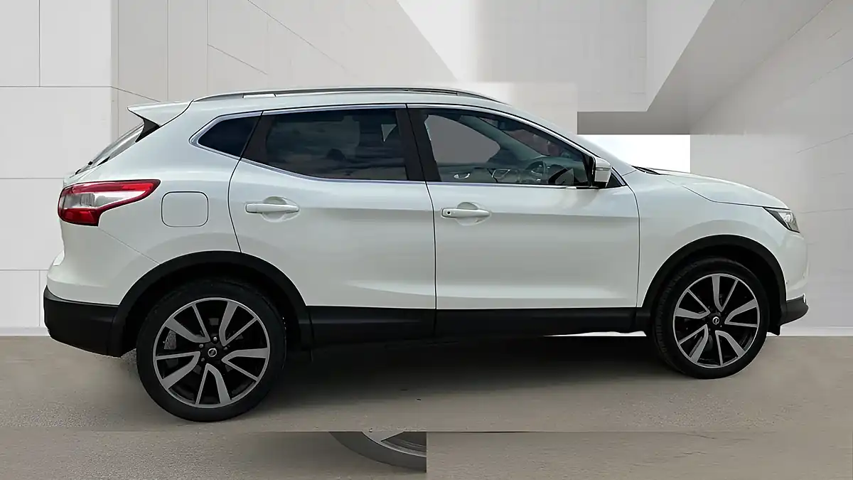 Used 2014 Nissan Qashqai Tekna White - Interior and Exterior details 5