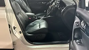 Used 2014 Nissan Qashqai Tekna White - Interior and Exterior details 8