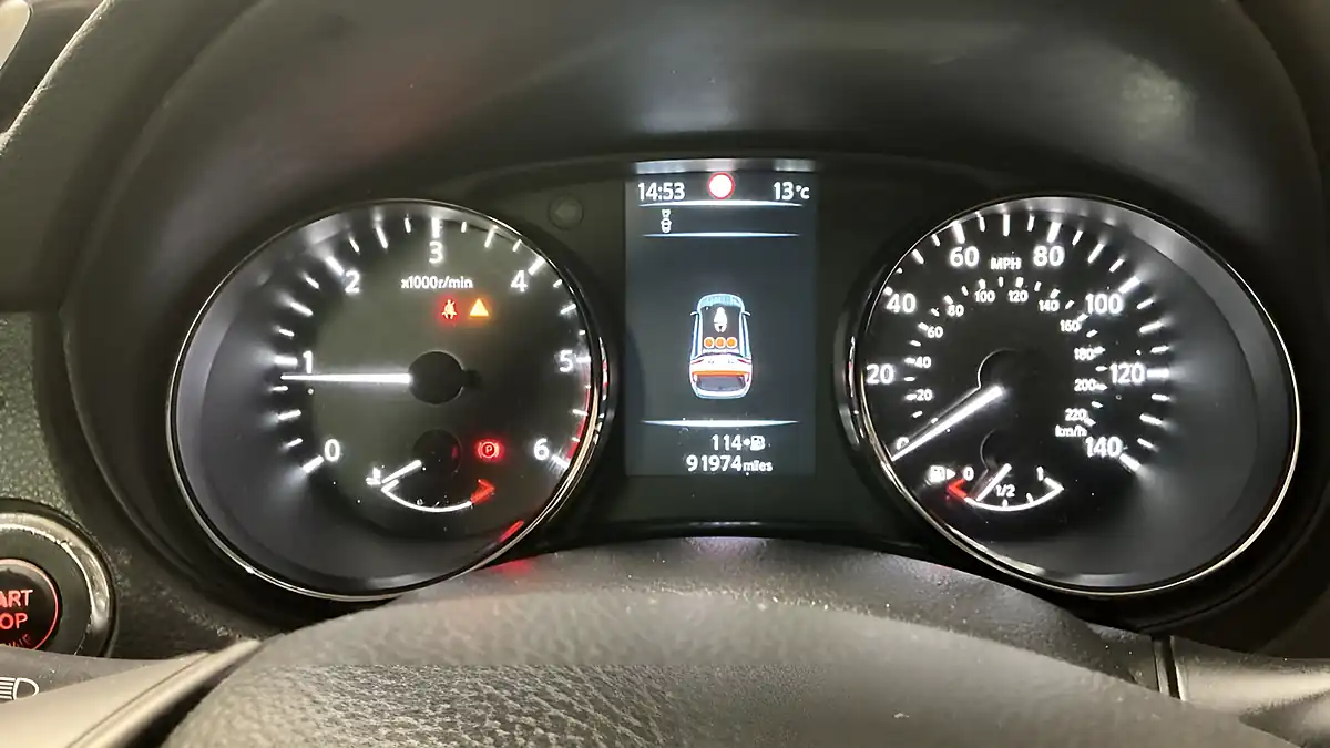 Used 2014 Nissan Qashqai Tekna White - Interior and Exterior details 9