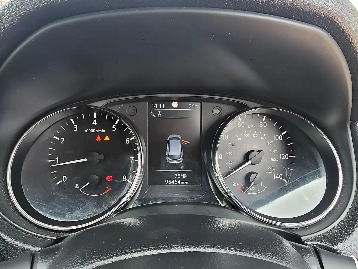 Used 2014 Nissan Qashqai Tekna White - Interior and Exterior details 10