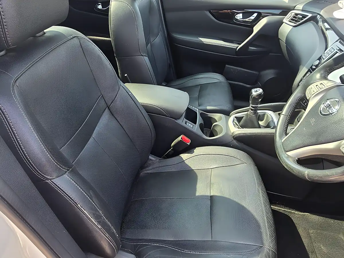 Used 2014 Nissan Qashqai Tekna White - Interior and Exterior details 12