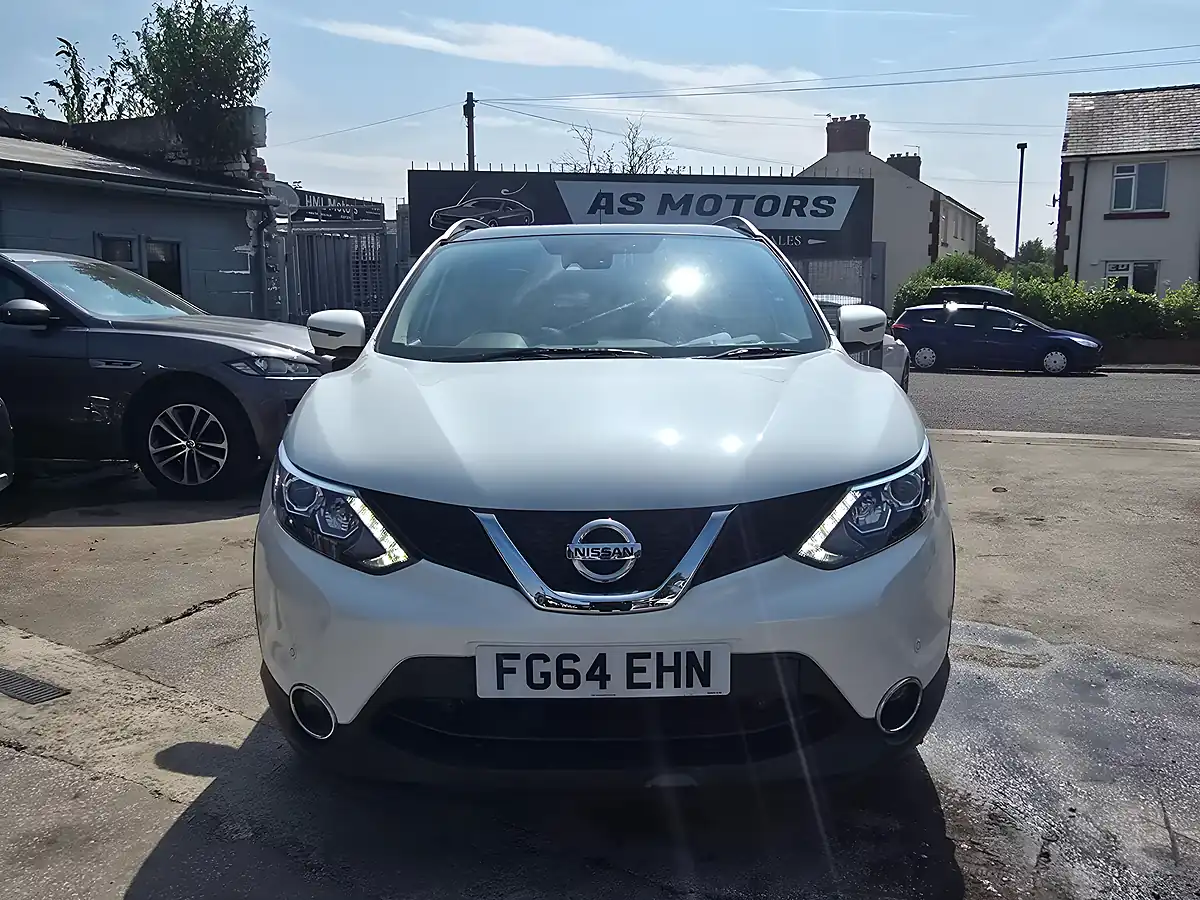 Used 2014 Nissan Qashqai Tekna White - Interior and Exterior details 2