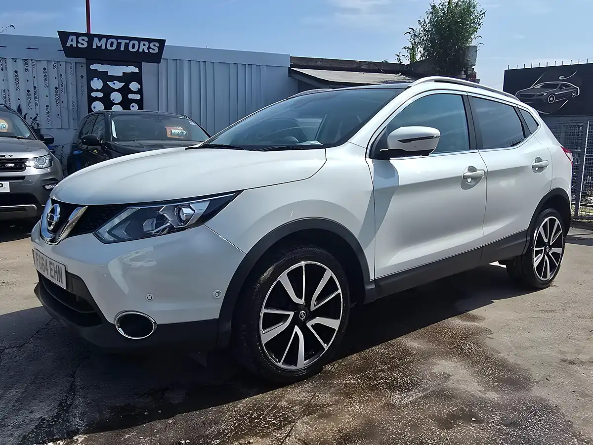 Used 2014 Nissan Qashqai Tekna White - Interior and Exterior details 3