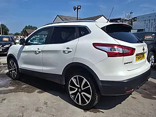 Used 2014 Nissan Qashqai Tekna White - Interior and Exterior details 5