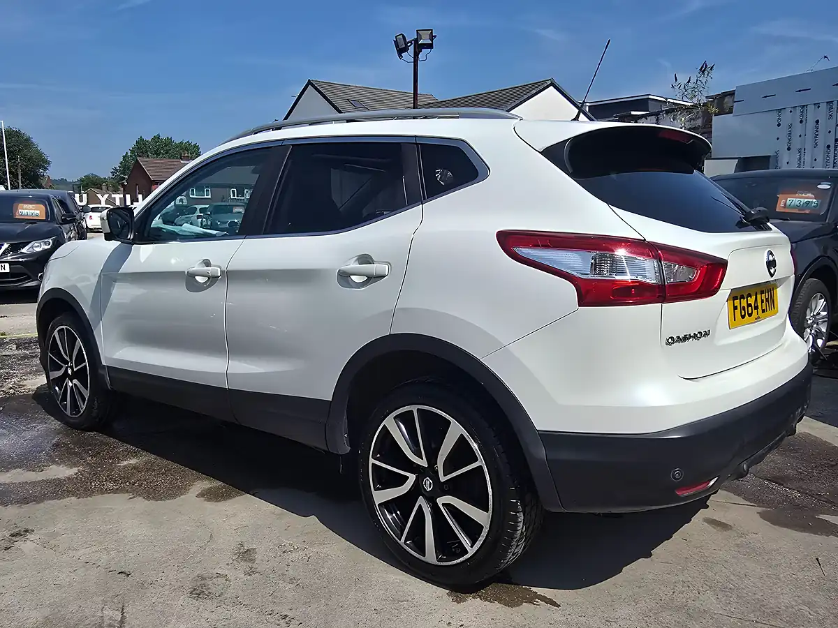 Used 2014 Nissan Qashqai Tekna White - Interior and Exterior details 5