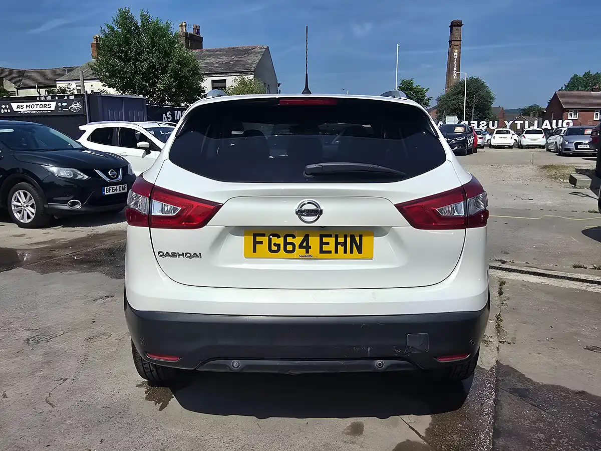 Used 2014 Nissan Qashqai Tekna White - Interior and Exterior details 6