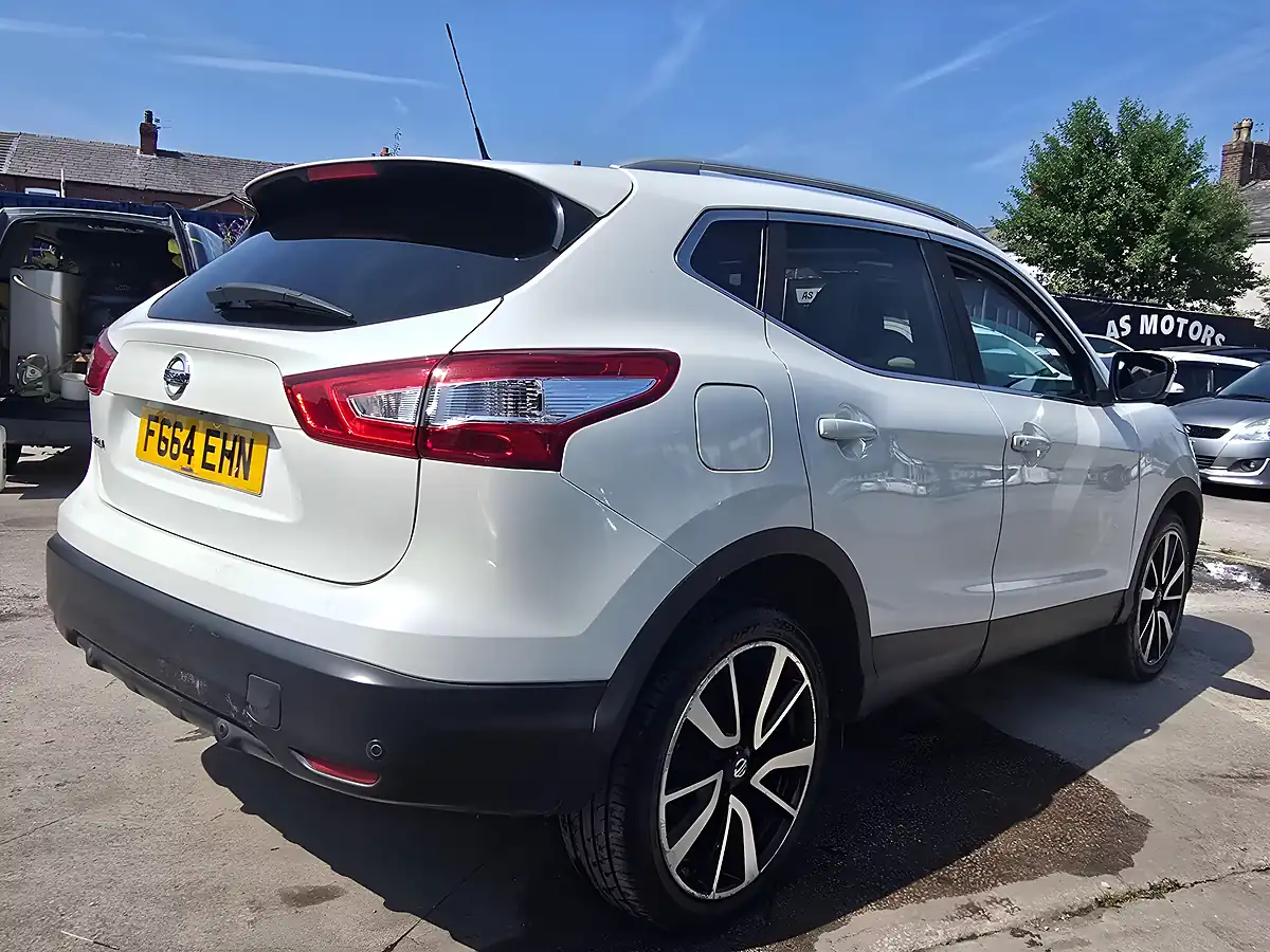 Used 2014 Nissan Qashqai Tekna White - Interior and Exterior details 7