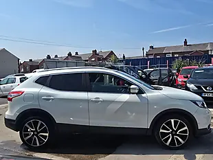 Used 2014 Nissan Qashqai Tekna White - Interior and Exterior details 8