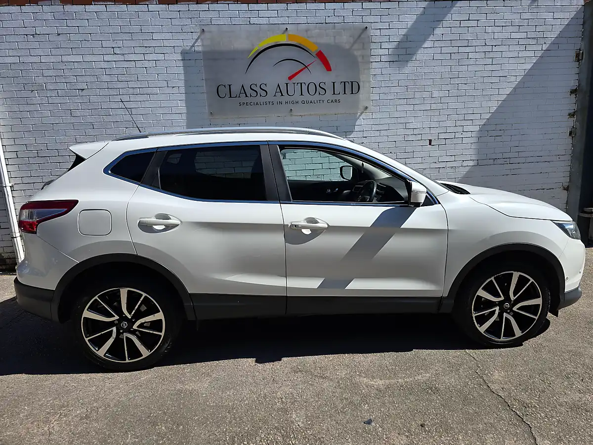 Used 2014 Nissan Qashqai Tekna White - Interior and Exterior details 10