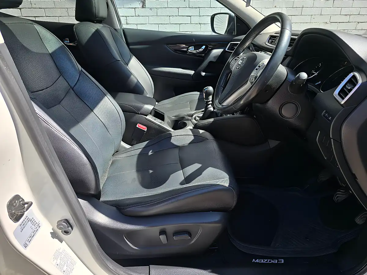 Used 2014 Nissan Qashqai Tekna White - Interior and Exterior details 12