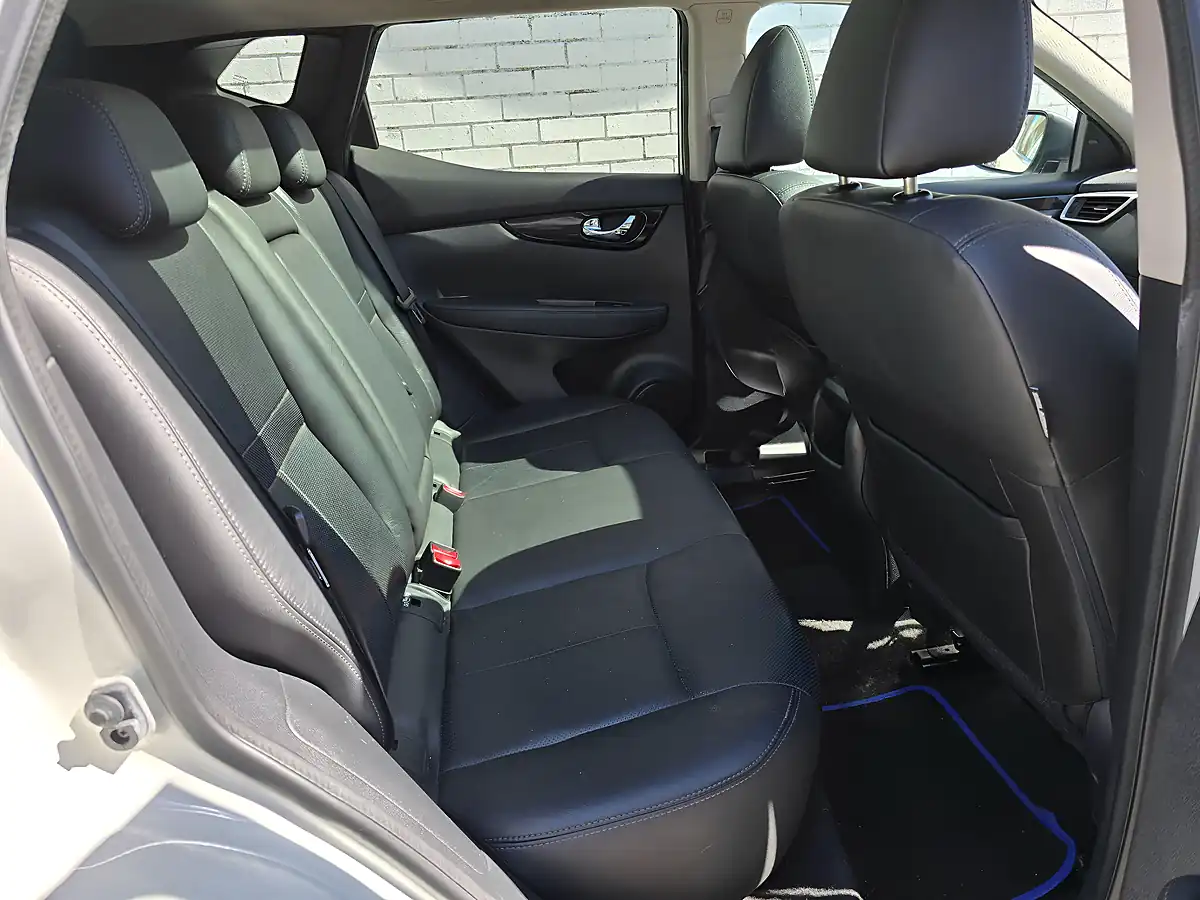 Used 2014 Nissan Qashqai Tekna White - Interior and Exterior details 14