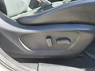 Used 2014 Nissan Qashqai Tekna White - Interior and Exterior details 16