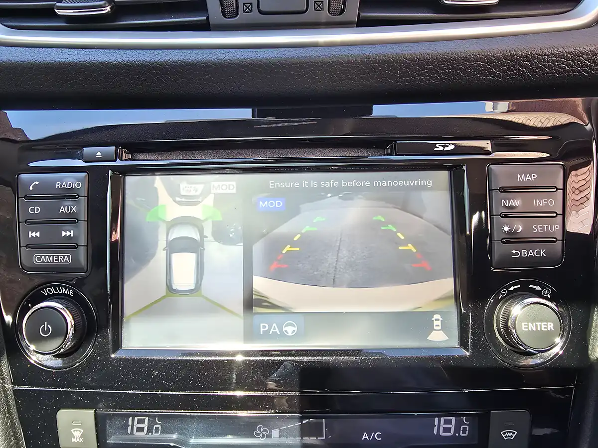 Used 2014 Nissan Qashqai Tekna White - Interior and Exterior details 18