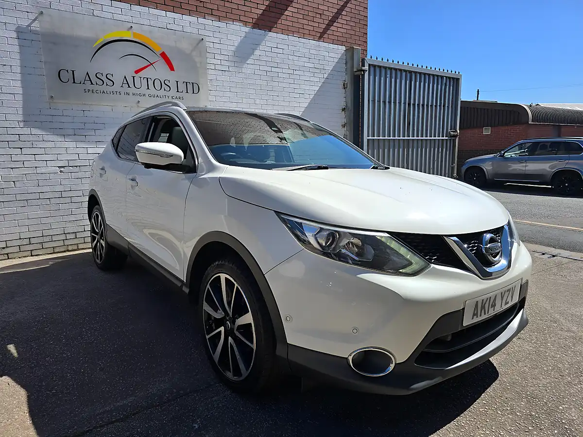 Used 2014 Nissan Qashqai Tekna White - Interior and Exterior details 2