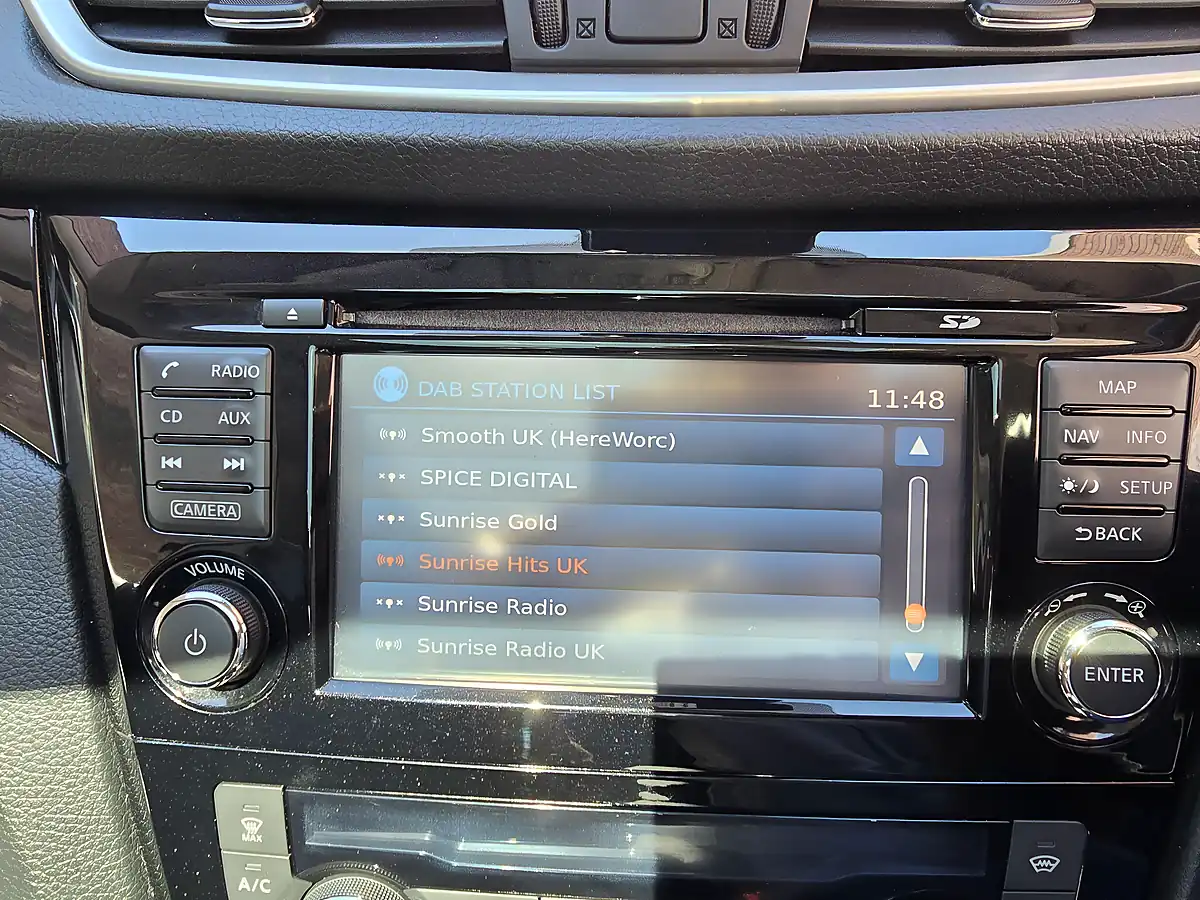 Used 2014 Nissan Qashqai Tekna White - Interior and Exterior details 20