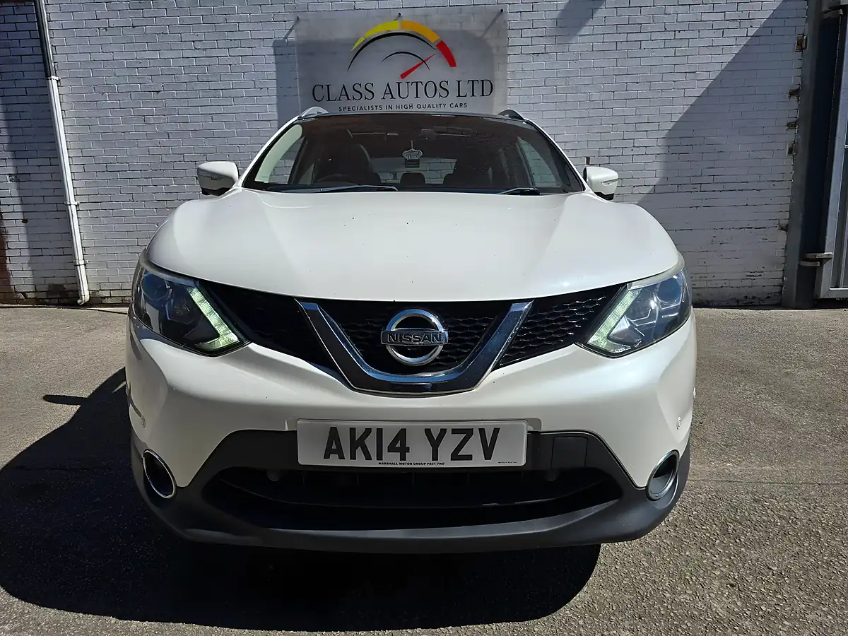 Used 2014 Nissan Qashqai Tekna White - Interior and Exterior details 3