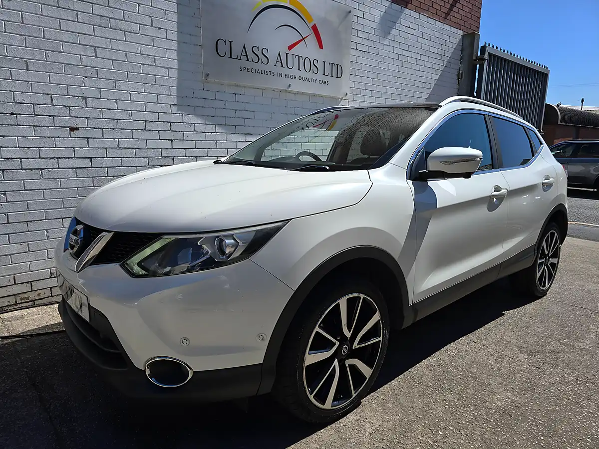 Used 2014 Nissan Qashqai Tekna White - Interior and Exterior details 4