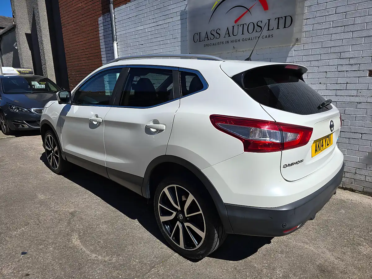 Used 2014 Nissan Qashqai Tekna White - Interior and Exterior details 5