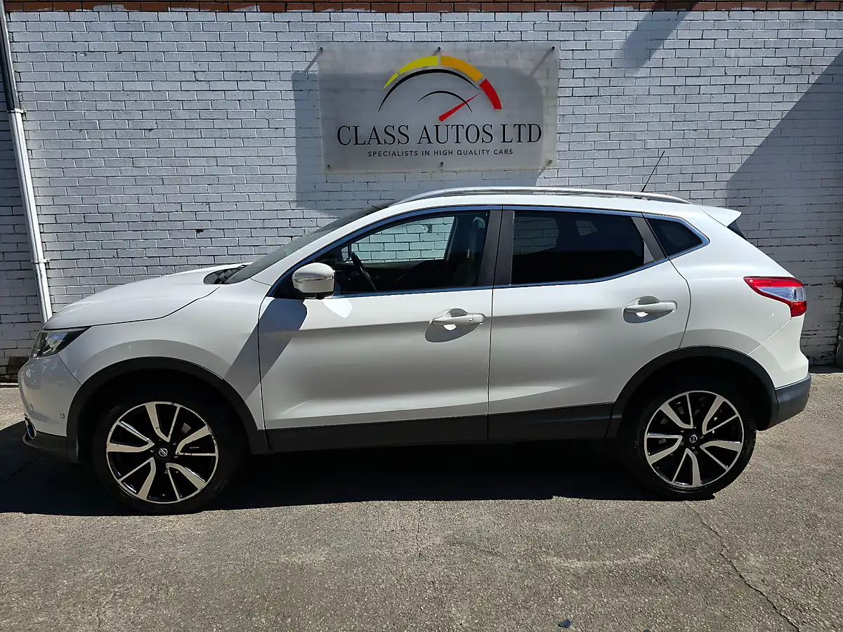 Used 2014 Nissan Qashqai Tekna White - Interior and Exterior details 8