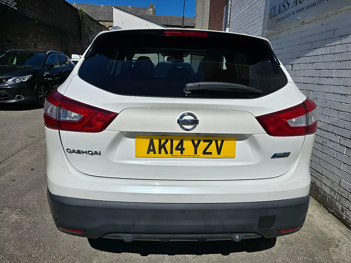 Used 2014 Nissan Qashqai Tekna White - Interior and Exterior details 9