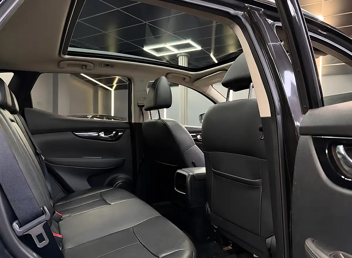 Used 2014 Nissan Qashqai Tekna Xtron Black - Interior and Exterior details 10
