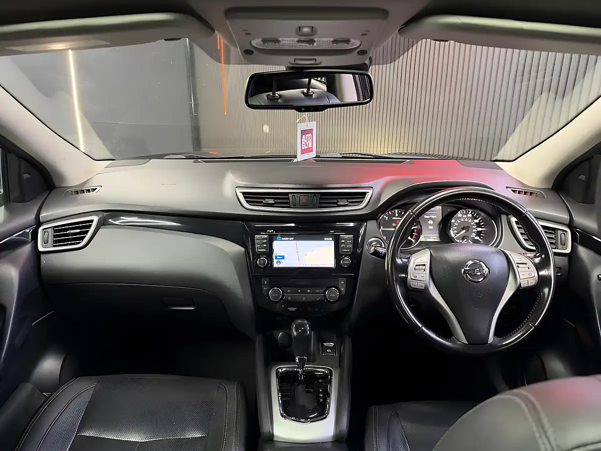 Used 2014 Nissan Qashqai Tekna Xtron Black - Interior and Exterior details 11