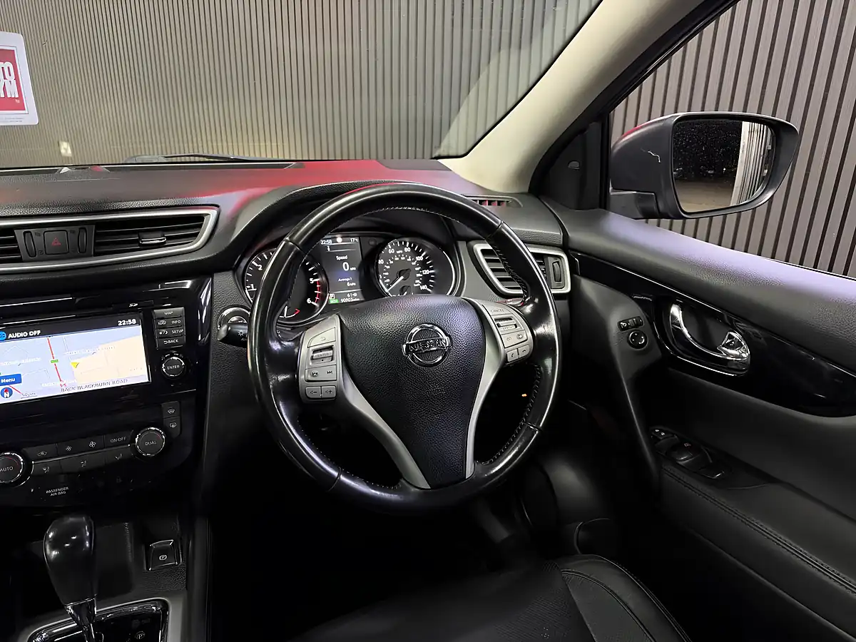 Used 2014 Nissan Qashqai Tekna Xtron Black - Interior and Exterior details 12