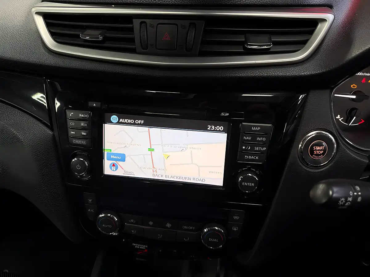 Used 2014 Nissan Qashqai Tekna Xtron Black - Interior and Exterior details 13