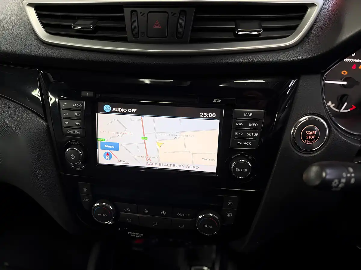 Used 2014 Nissan Qashqai Tekna Xtron Black - Interior and Exterior details 14