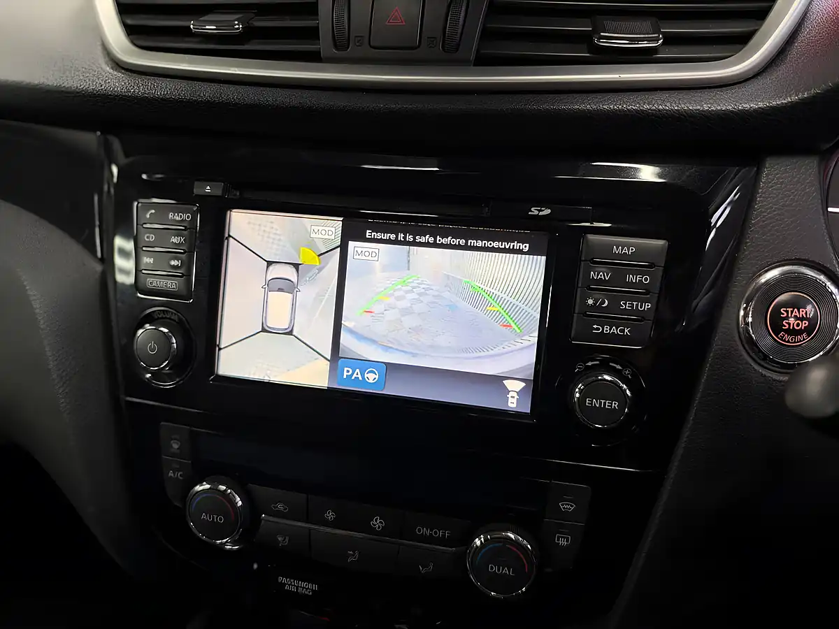 Used 2014 Nissan Qashqai Tekna Xtron Black - Interior and Exterior details 16