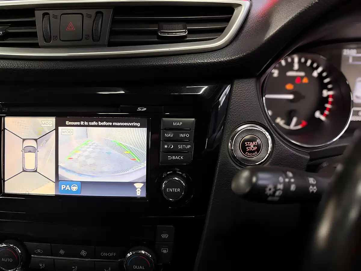 Used 2014 Nissan Qashqai Tekna Xtron Black - Interior and Exterior details 17