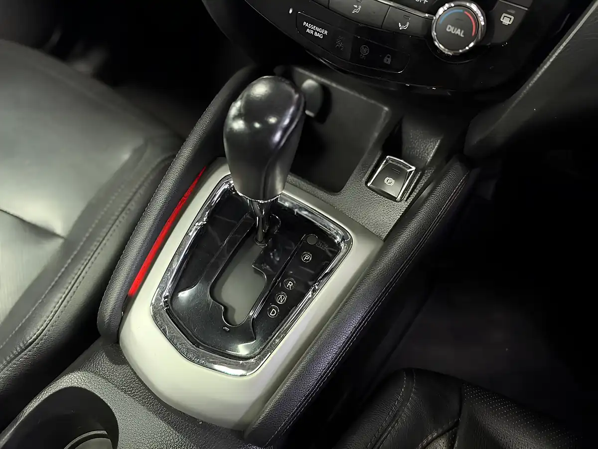 Used 2014 Nissan Qashqai Tekna Xtron Black - Interior and Exterior details 18