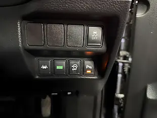 Used 2014 Nissan Qashqai Tekna Xtron Black - Interior and Exterior details 19