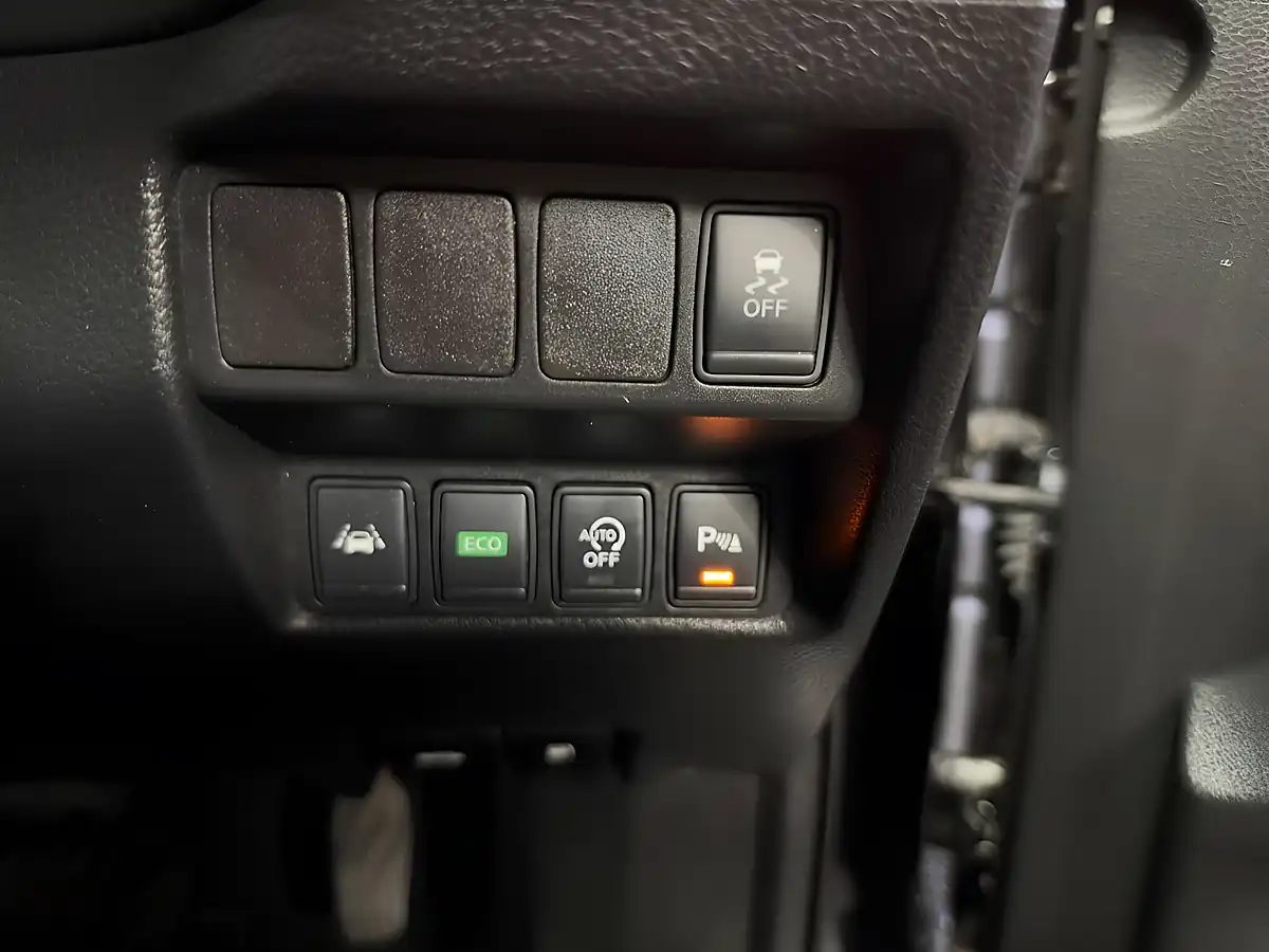 Used 2014 Nissan Qashqai Tekna Xtron Black - Interior and Exterior details 19