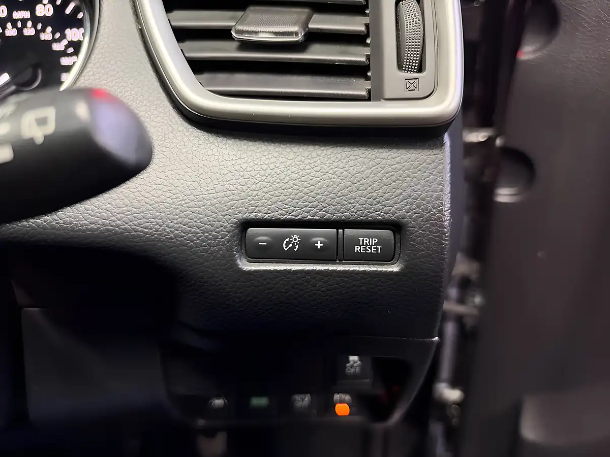 Used 2014 Nissan Qashqai Tekna Xtron Black - Interior and Exterior details 20