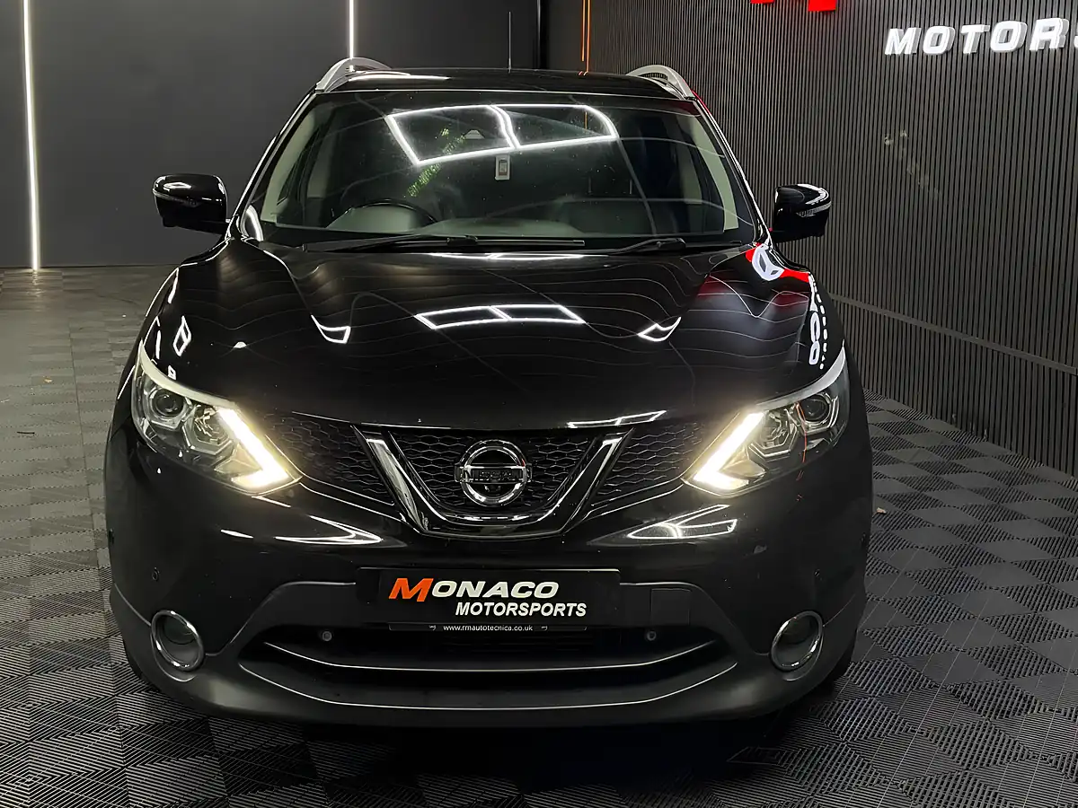 Used 2014 Nissan Qashqai Tekna Xtron Black - Interior and Exterior details 4