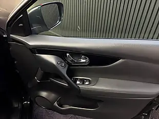 Used 2014 Nissan Qashqai Tekna Xtron Black - Interior and Exterior details 7