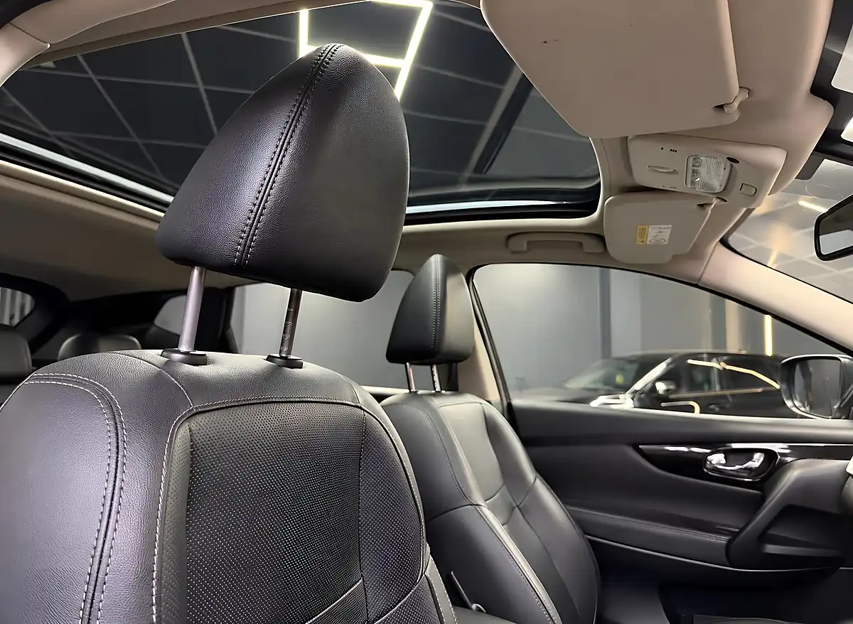 Used 2014 Nissan Qashqai Tekna Xtron Black - Interior and Exterior details 8