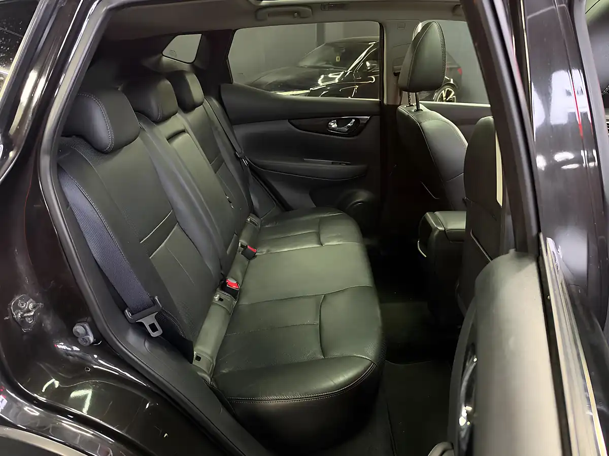 Used 2014 Nissan Qashqai Tekna Xtron Black - Interior and Exterior details 9
