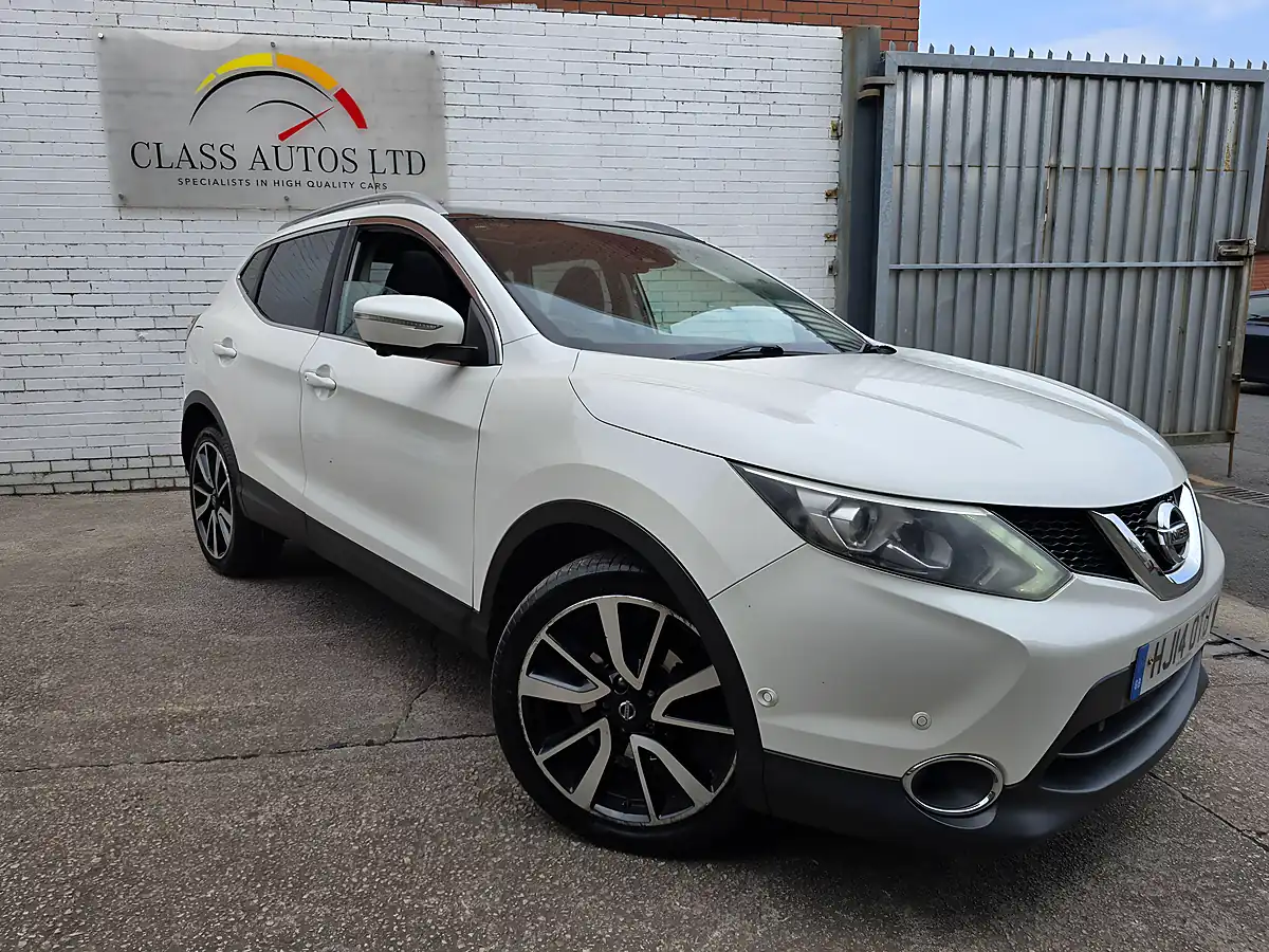 Used 2014 Nissan Qashqai Tekna Xtron White - Front View