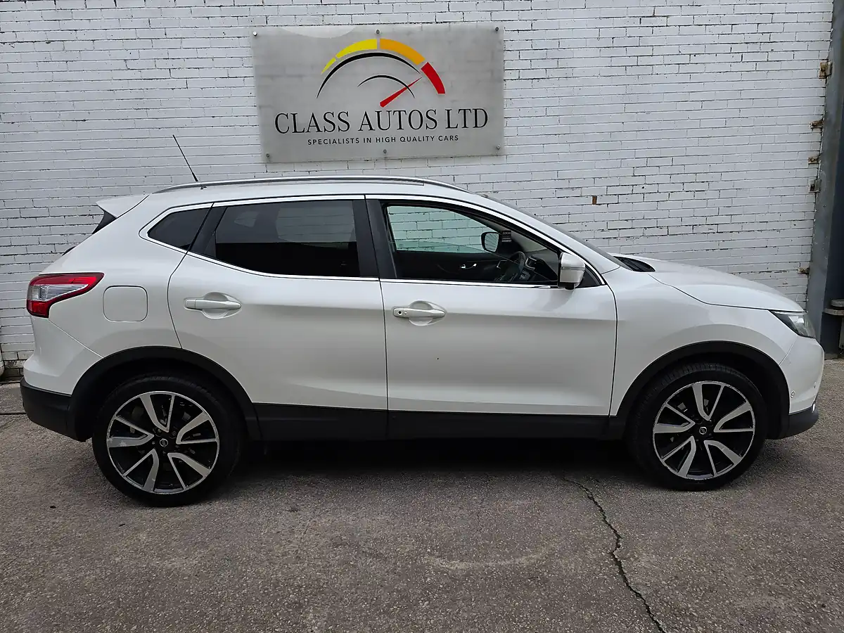Used 2014 Nissan Qashqai Tekna Xtron White - Interior and Exterior details 10