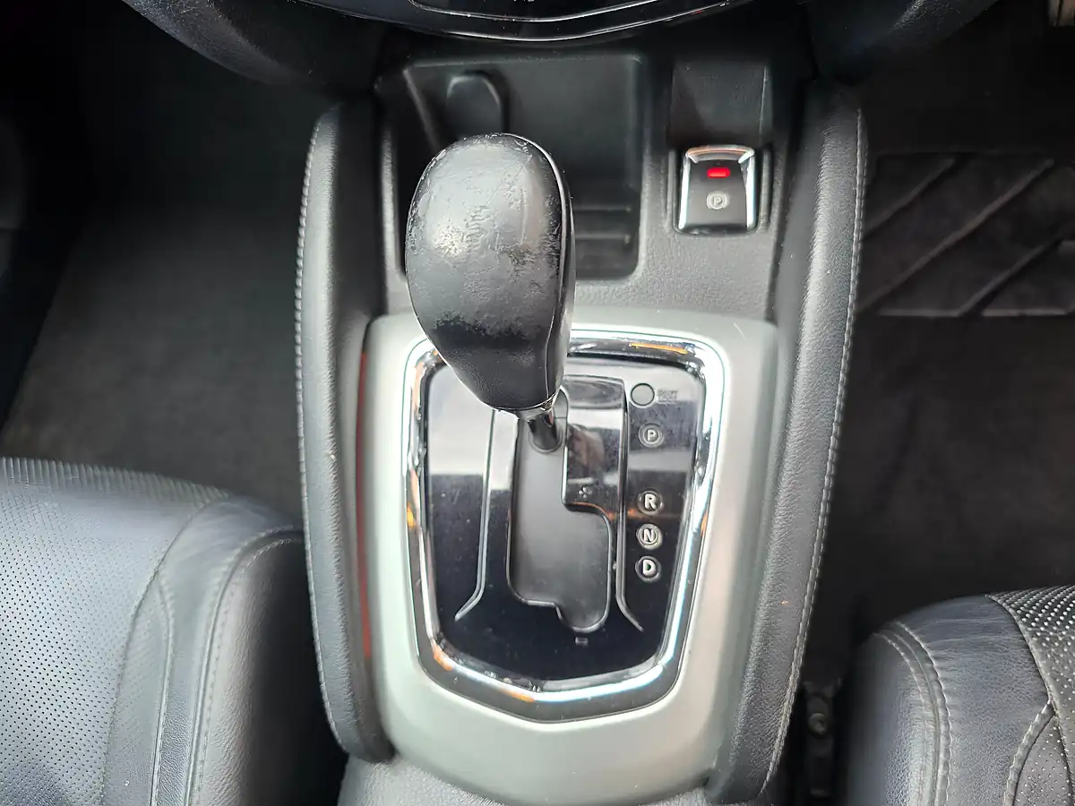 Used 2014 Nissan Qashqai Tekna Xtron White - Interior and Exterior details 13