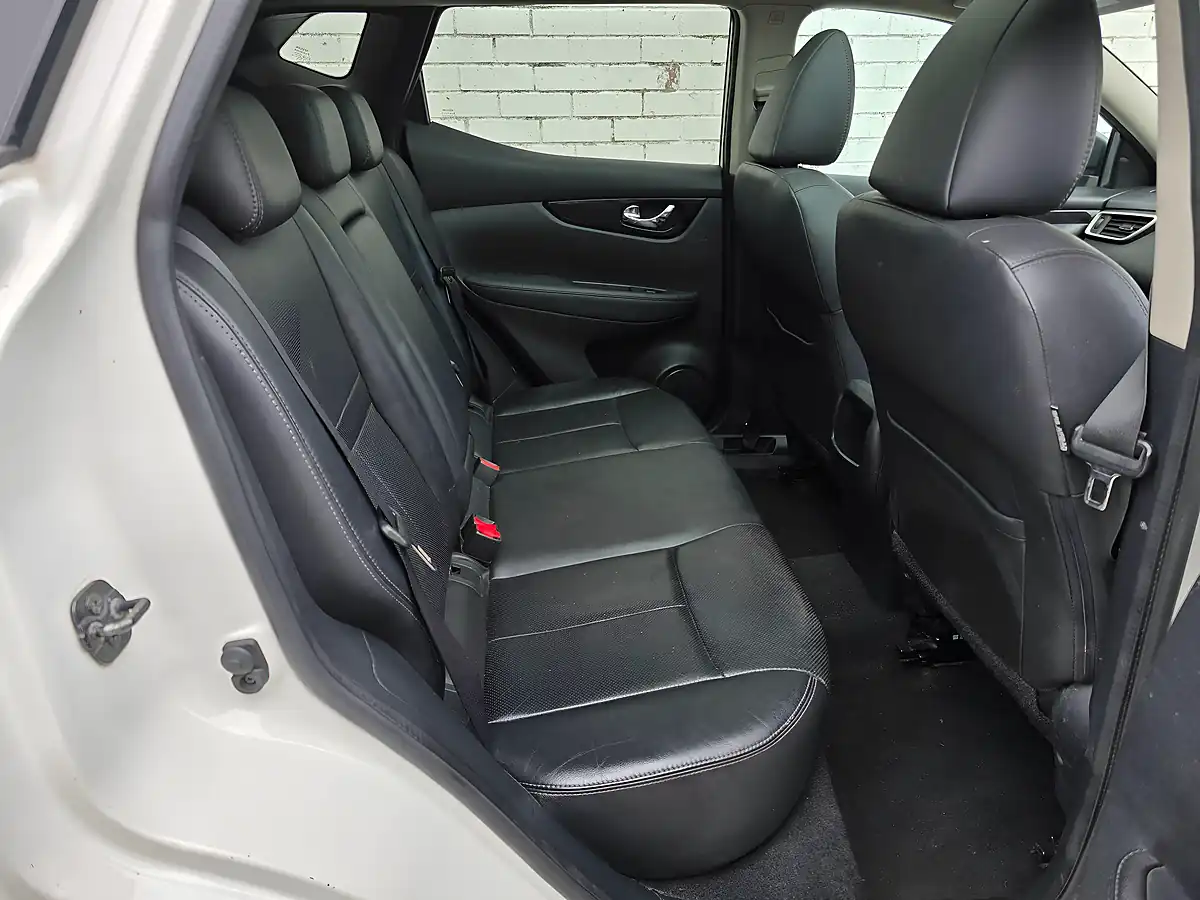 Used 2014 Nissan Qashqai Tekna Xtron White - Interior and Exterior details 15